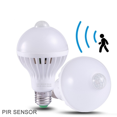 Modo de conmutación del sensor Alta luminosidad infrarroja Pir Sensor de movimiento bombilla con bombilla inteligente