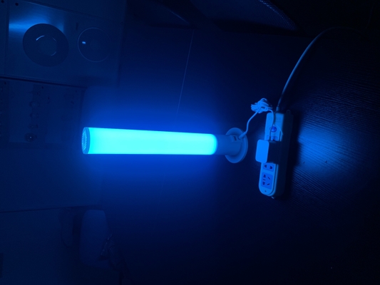 Diseño de luz de humor LED fresca Tuya Control Wifi Atemorizante lámpara de mesa LED con blanco RGB